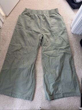 Green cotton pants